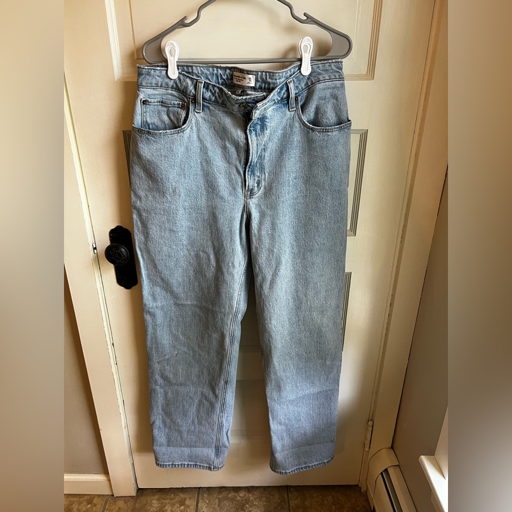A&F 90's Relaxed Jean (Curve Love)